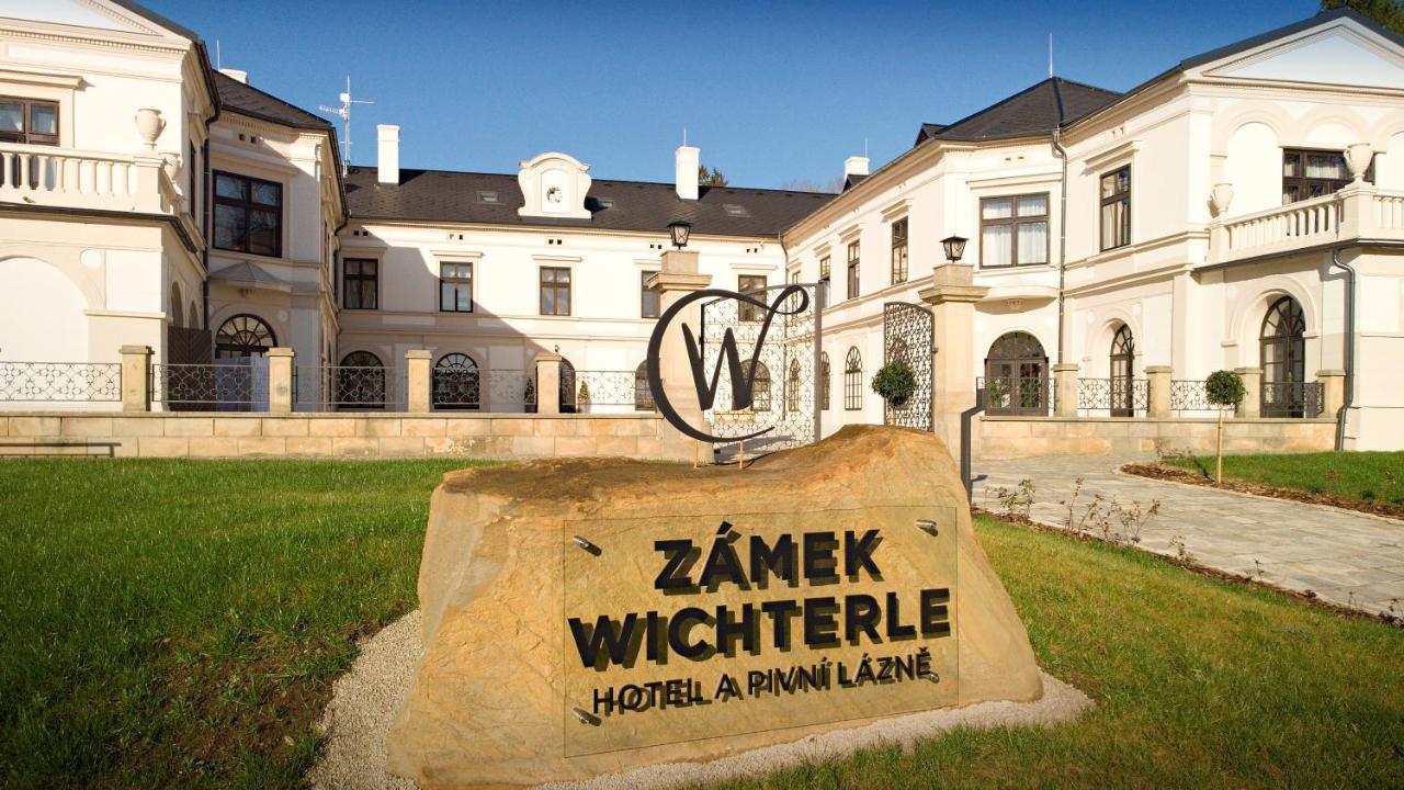 Zamek Wichterle - Hotel A Pivni Lazne Slavicin Екстериор снимка