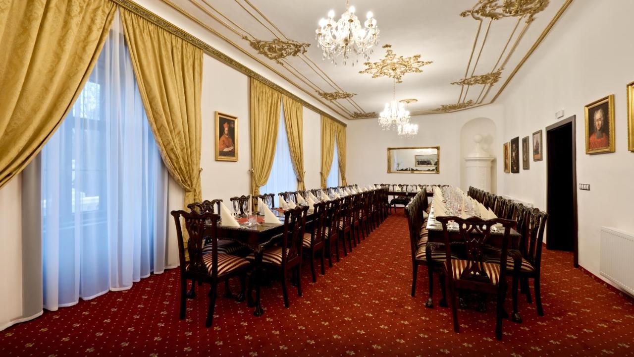 Zamek Wichterle - Hotel A Pivni Lazne Slavicin Екстериор снимка