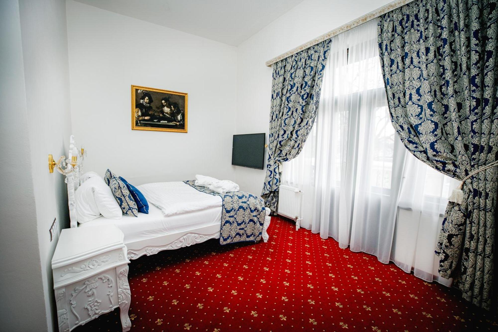 Zamek Wichterle - Hotel A Pivni Lazne Slavicin Екстериор снимка